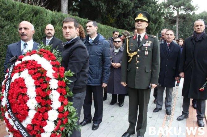 Heydər Əliyevin xatirəsini yad edirik (FOTO)