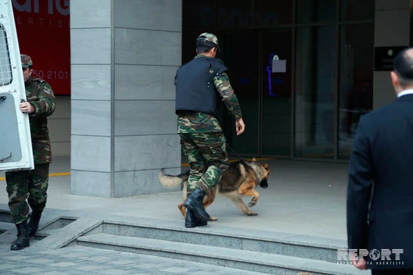 На Бакинском железнодорожном вокзале ищут бомбу (фото)