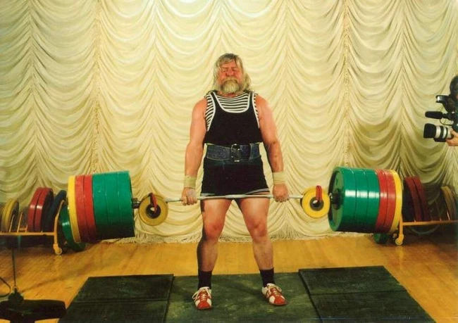 Fitnesslə məşğul olan yaşlı insanlar görənləri heyran edir (FOTO)