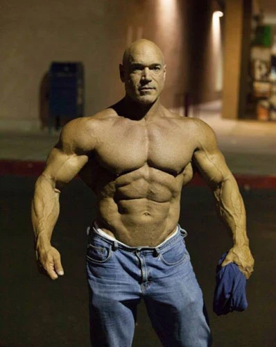 Fitnesslə məşğul olan yaşlı insanlar görənləri heyran edir (FOTO)