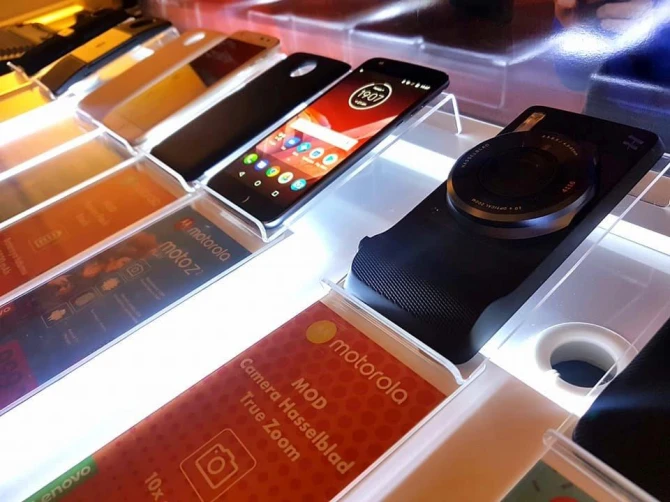 Возвращение легенды: Motorola снова покоряет мир и Азербайджан (фото)