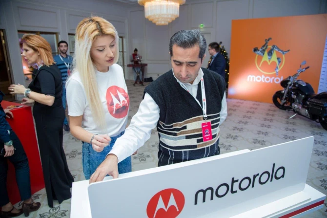 Возвращение легенды: Motorola снова покоряет мир и Азербайджан (фото)