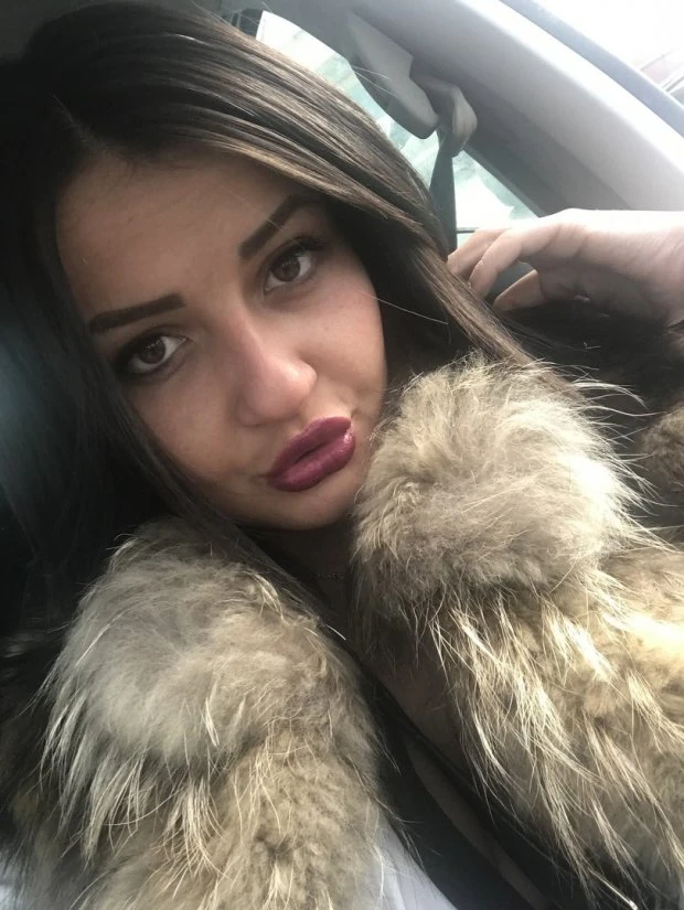 Elnarə Əbiyeva polisi maşınla vurub kapotda sürüdü və Bakıya qaçdı (VIDEO)