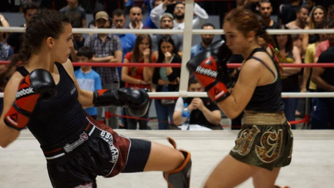Dubayda məşq edən azərbaycanlı xanım döyüşçü Badr Hari ilə görüşdü (FOTO)