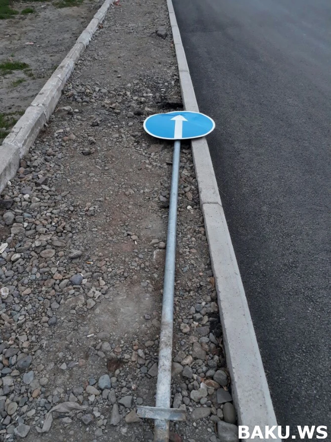 Gəncədə bir gecədə yol nişanları söküldü (FOTO)