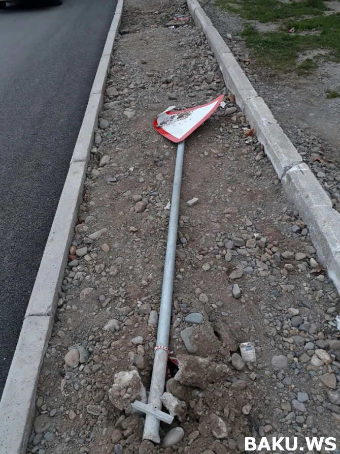 Gəncədə bir gecədə yol nişanları söküldü (FOTO)