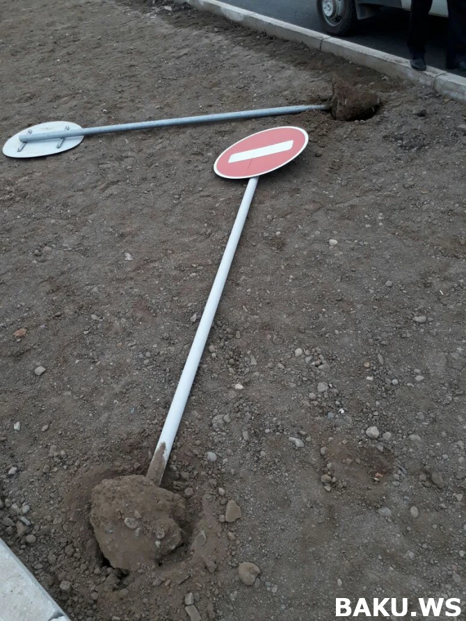 Gəncədə bir gecədə yol nişanları söküldü (FOTO)