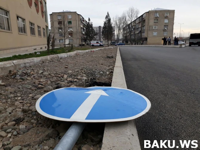 Gəncədə bir gecədə yol nişanları söküldü (FOTO)
