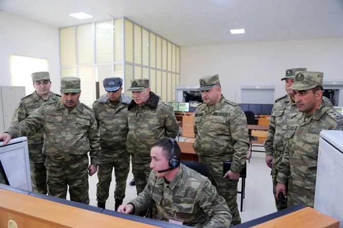 Ильхам Алиев отправил своего помощника на линию фронта (фото)