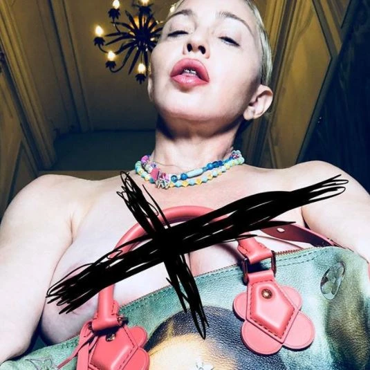 Мадонна удивила фанатов новым снимком 18+
