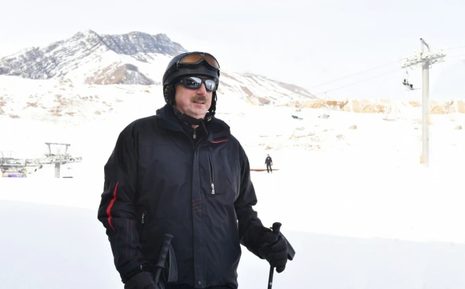 Prezident İlham Əliyev “Şahdağ”da xizək sürdü (FOTO)