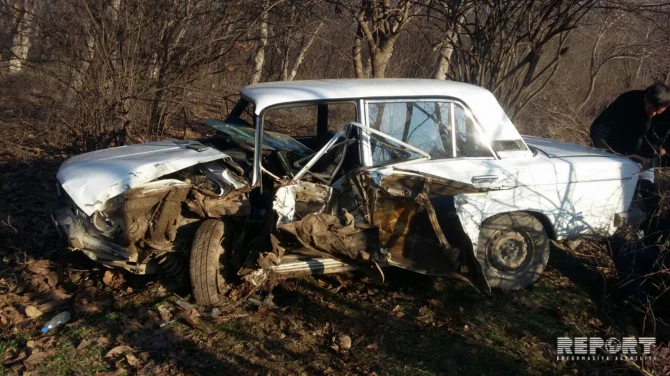 В Азербайджане автомобиль, в котором везли ребенка в больницу, попал в ДТП (фото)
