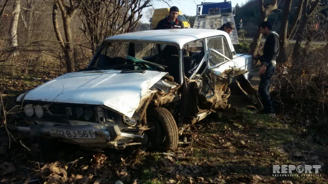 В Азербайджане автомобиль, в котором везли ребенка в больницу, попал в ДТП (фото)