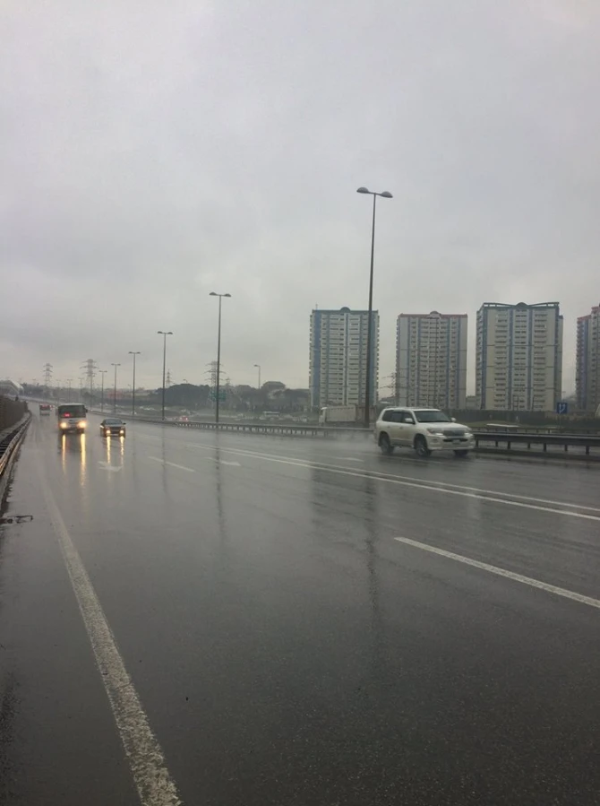 На двух основных магистралях Баку изменена скорость движения (фото)