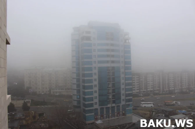 Баку окутал густой туман (фото)