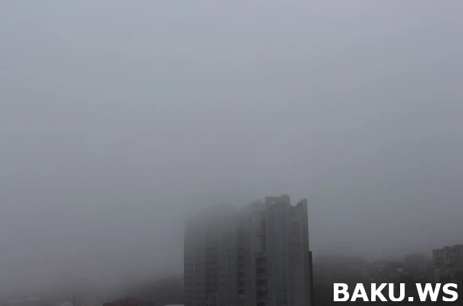 Баку окутал густой туман (фото)