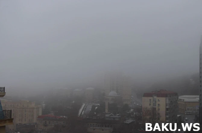 Баку окутал густой туман (фото)