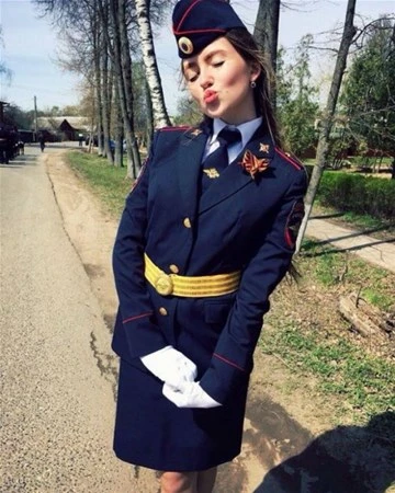 Rusiyanın ən gözəl qadın polisləri (FOTO)