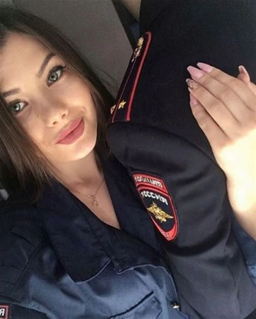 Rusiyanın ən gözəl qadın polisləri (FOTO)