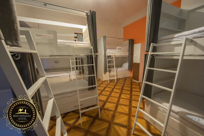 Bakının mərkəzində möhtəşəm hostel + Şahmat, Domino, Playstation 4