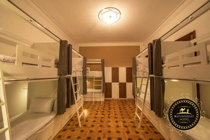 Bakının mərkəzində möhtəşəm hostel + Şahmat, Domino, Playstation 4