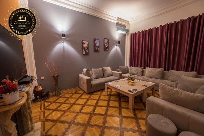 Bakının mərkəzində möhtəşəm hostel + Şahmat, Domino, Playstation 4