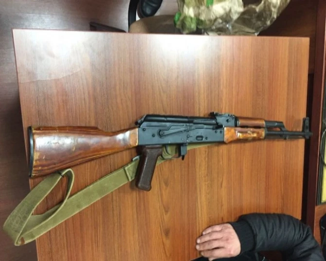 В Баку на железнодорожном вокзале задержан вооруженный мужчина (фото)