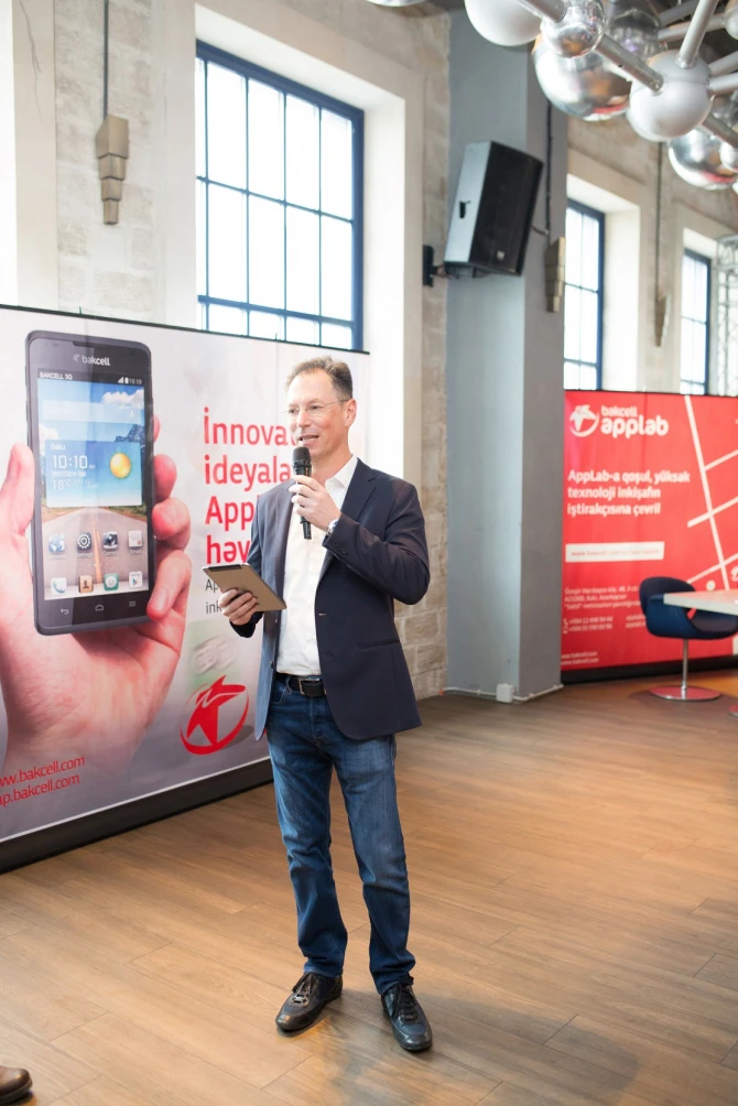 Компания Bakcell собрала вместе выпускников и новых участников AppLab Компания Bakcell собрала вместе выпускников и новых участников AppLab