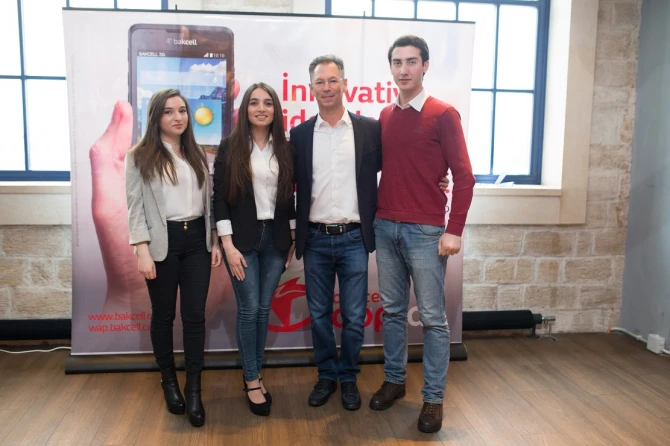 Компания Bakcell собрала вместе выпускников и новых участников AppLab Компания Bakcell собрала вместе выпускников и новых участников AppLab