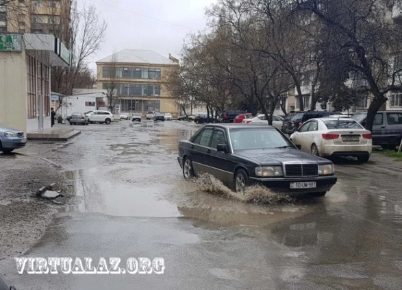 Дождь затопил пригороды Баку (фото, видео) Дождь затопил пригороды Баку (фото, видео)
