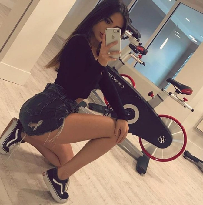 Seksual paylaşımları ilə Instagramın fenomeninə çevrildi (FOTO)
