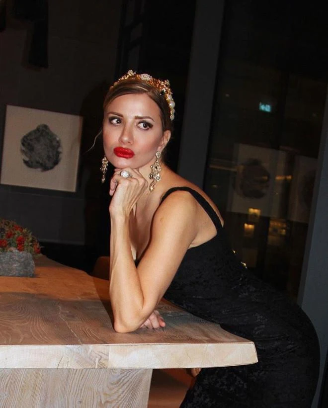 Dünyanın ən cazibədar və seksual nənəsi fotolar ilə hər kəsi heyrətləndirdi (FOTO)