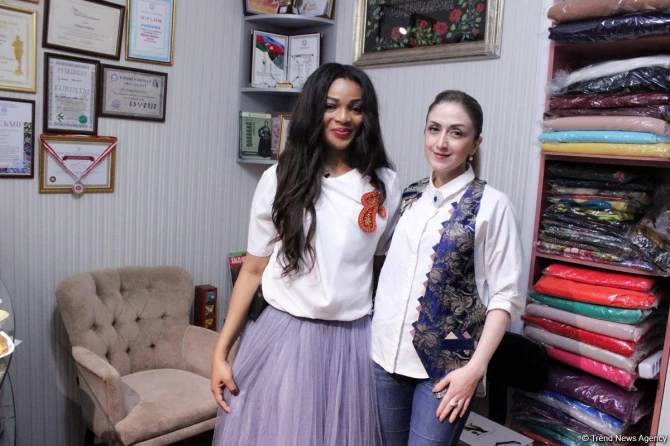 Nigeriyanın televiziya ulduzları Azərbaycanın milli geyimlərində (FOTO)