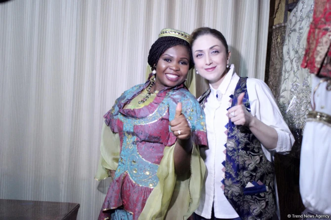 Nigeriyanın televiziya ulduzları Azərbaycanın milli geyimlərində (FOTO)