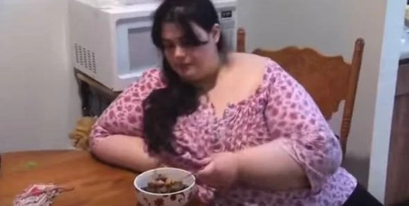 Sevgilisi ilə eyni yatağa sığmayan qadından inanılmaz dəyişiklik (FOTO)