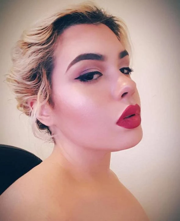 Sevgilisi ilə eyni yatağa sığmayan qadından inanılmaz dəyişiklik (FOTO)