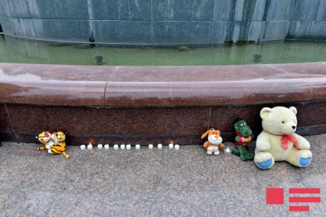 На бакинском бульваре почтили память жертв пожара в России (фото)