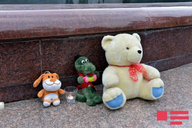 На бакинском бульваре почтили память жертв пожара в России (фото)