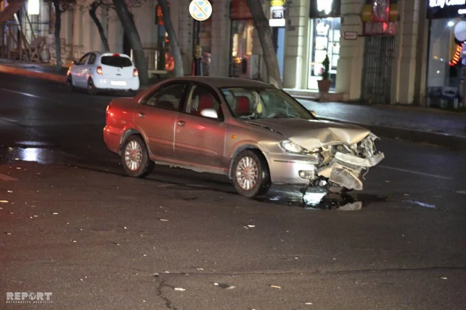 В Баку сын высокопоставленного чиновника совершил аварию, есть тяжело раненые (видео)