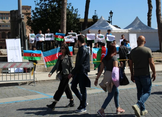 Акция протеста азербайджанской молодежи в Риме (фото)