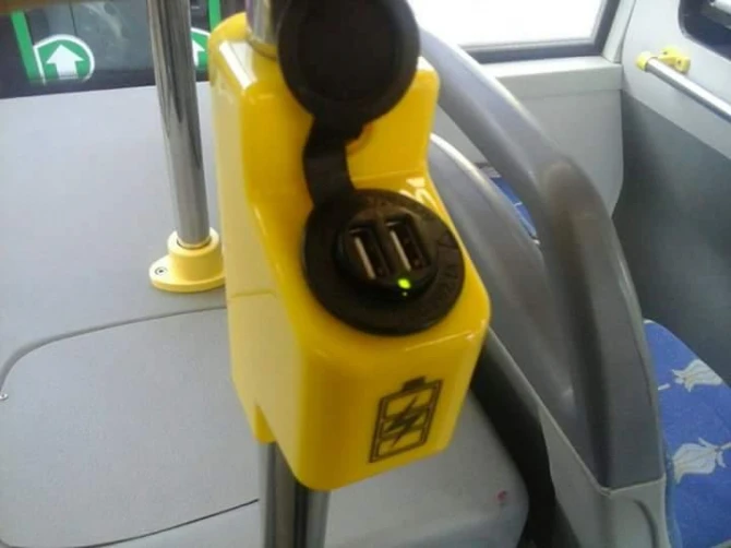 В Баку появились автобусы с USB-зарядками (ФОТО)