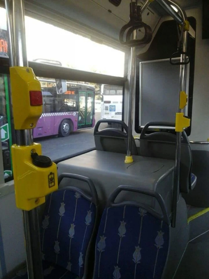В Баку появились автобусы с USB-зарядками (ФОТО)