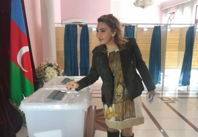 Дочь академика Рамиза Мехтиева проголосовала на выборах (фото)
