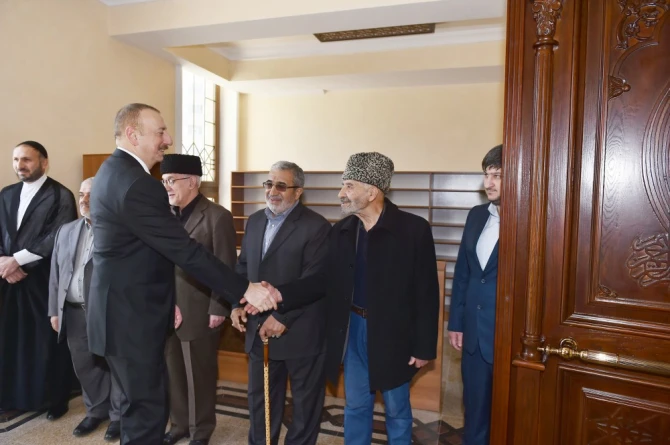 Ильхам Алиев на открытии нового здания мечети 