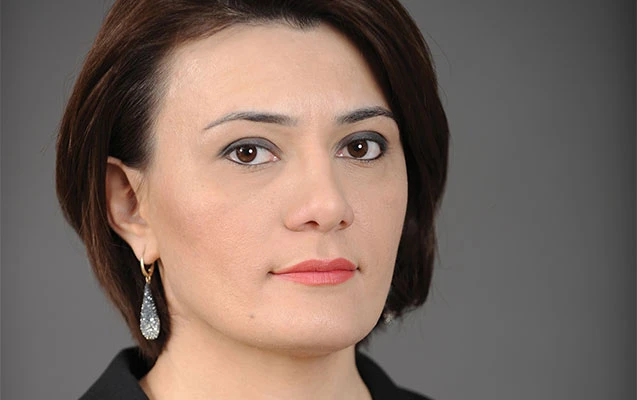 QALMAQAL! Azərbaycanlı deputat anasını dəlixanaya saldırmaq istəyir