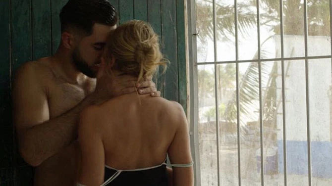 Бакинец выложил в соцсети интимный снимок с известной моделью (фото)