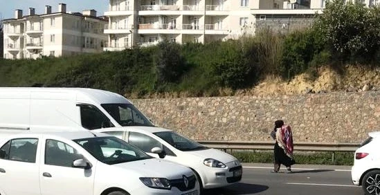 Qadın dilənçi yastıqdan körpə kimi istifadə edib vətəndaşları soydu - FOTO