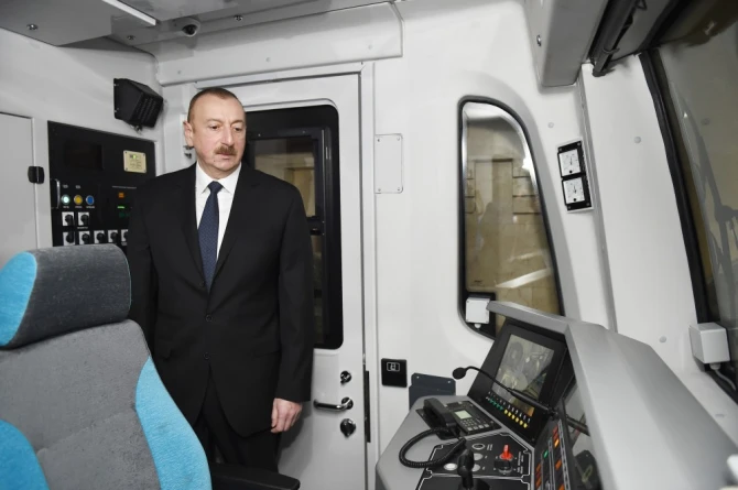 Президент Ильхам Алиев в Бакинском метрополитене (фото)