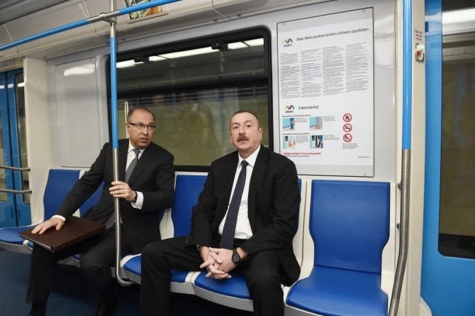 Президент Ильхам Алиев в Бакинском метрополитене (фото)