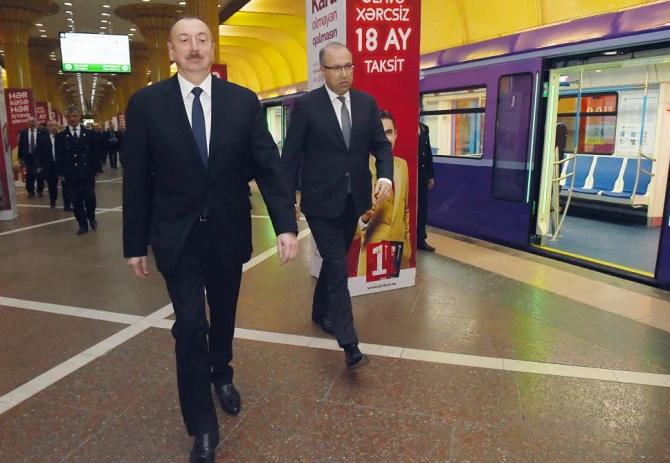 Президент Ильхам Алиев в Бакинском метрополитене (фото)
